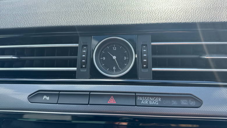 Volkswagen Passat 2.0 TDI R-Line 4dr DSG [Panoramic Roof] Diesel Saloon